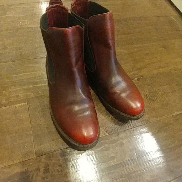 Lacoste Red Leather Ankle boots Women's size 7.5 - Picture 6 of 8